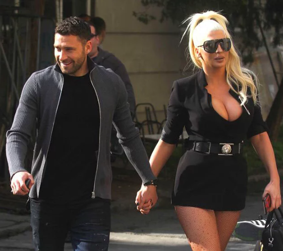 Tosic'in eşi Jelena Karleusa