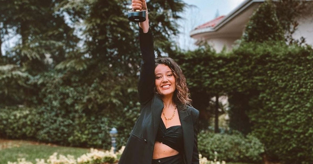 Pelin Akil tiyatro oyunları?