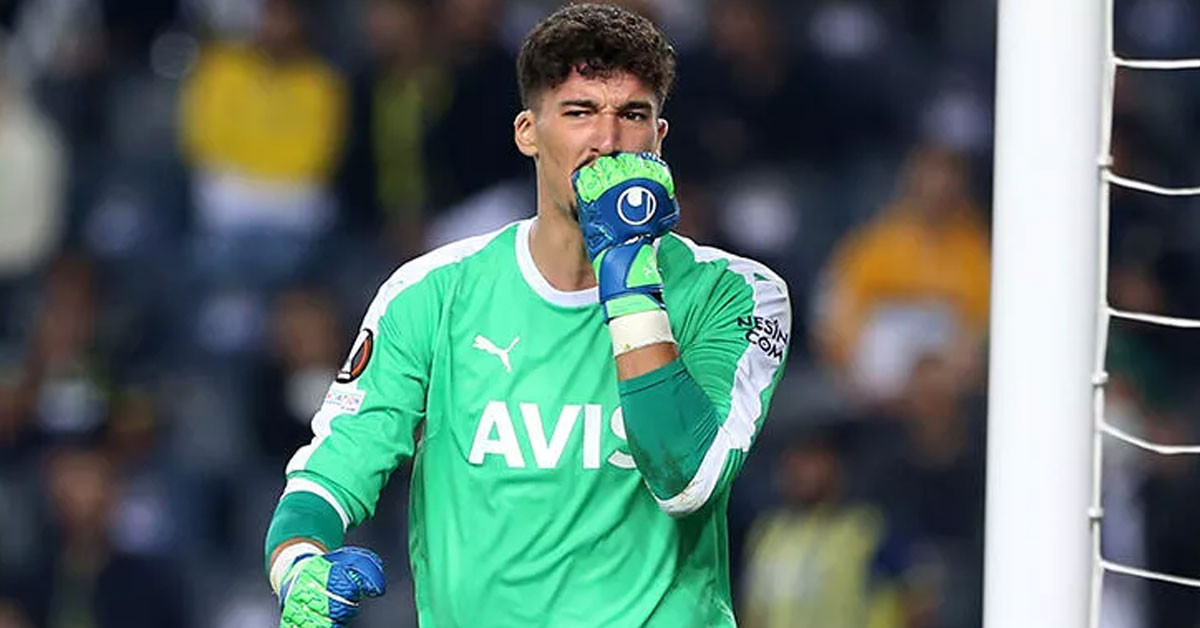 Oyuncuyla el sıkıştılar