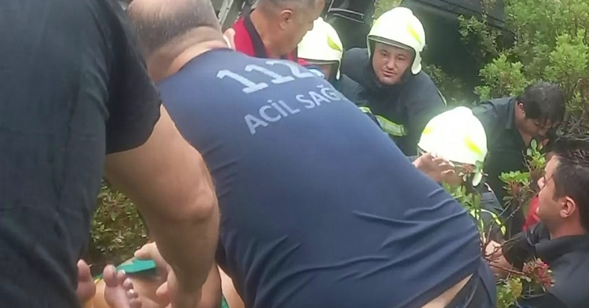 Aracın içinden çıkarıldı