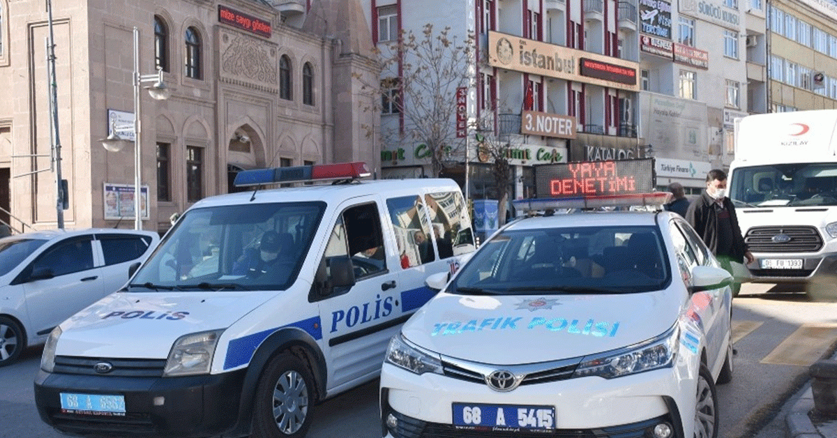 Kapıyı dıştan kitledi