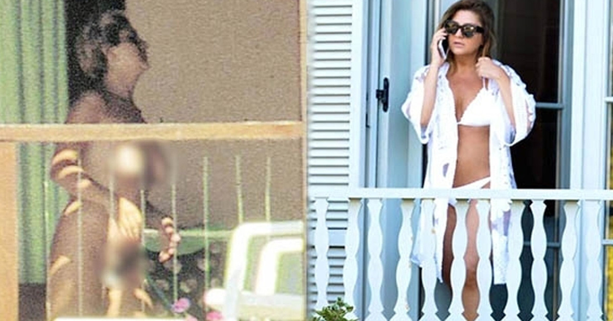 Tatilde bikinili yakalandı