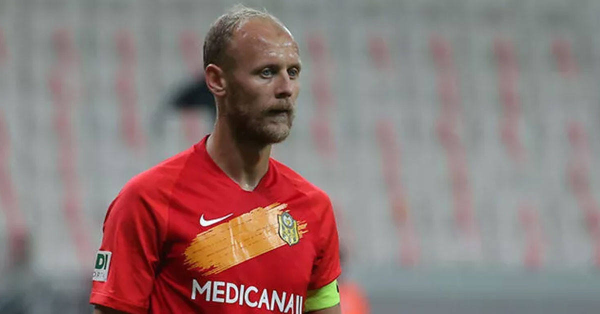 Pek çok takımda oynadı