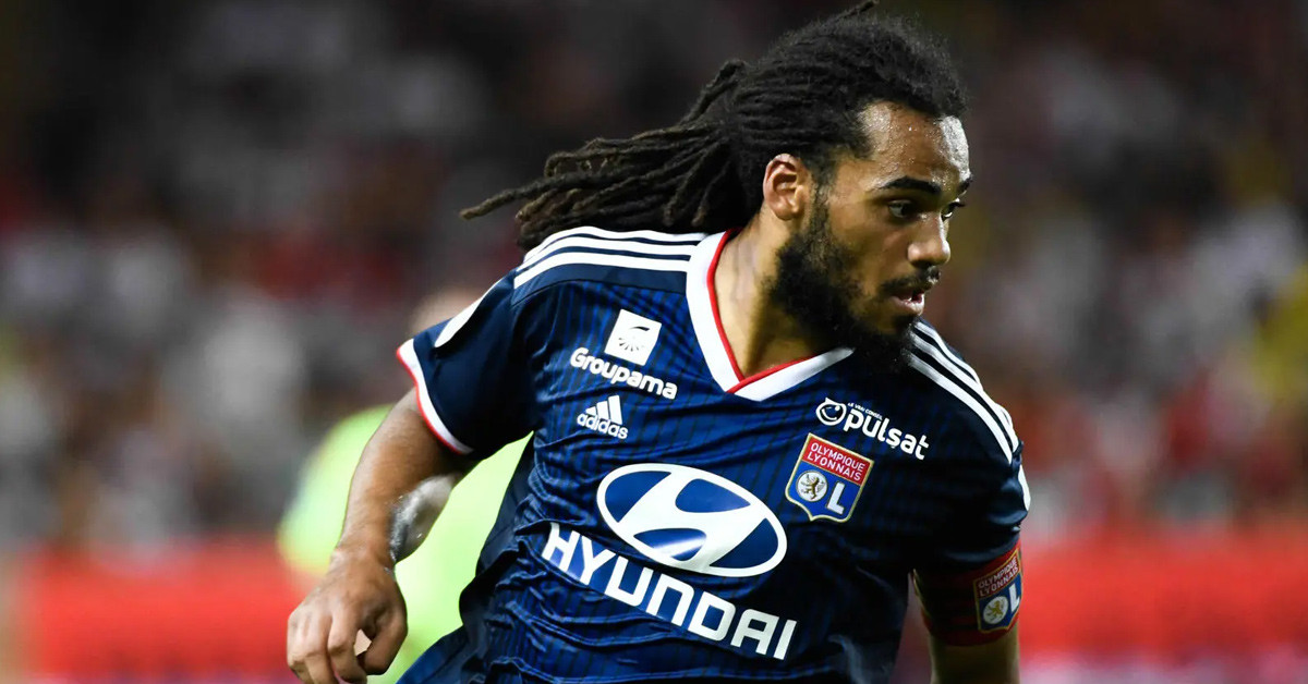 HANGİ TAKIMLARDA OYNADI?