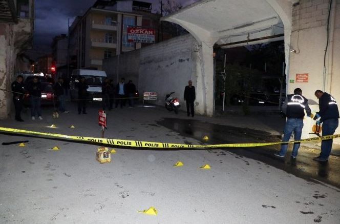 EVE KAMERA TAKTIRDIĞIMI, HEPSİNİ BİLİYOR