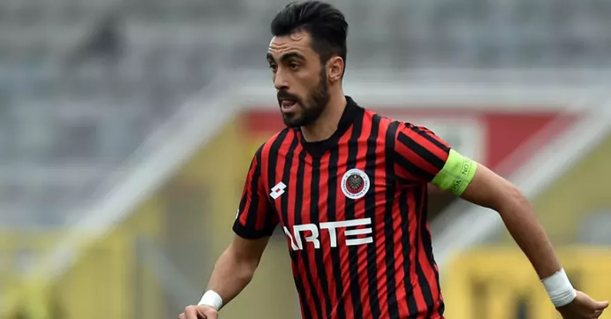 HANGİ TAKIMLARDA OYNADI?