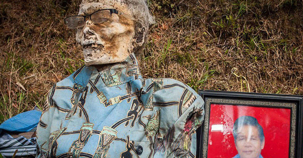 Baba oğlunu mezardan çıkardı