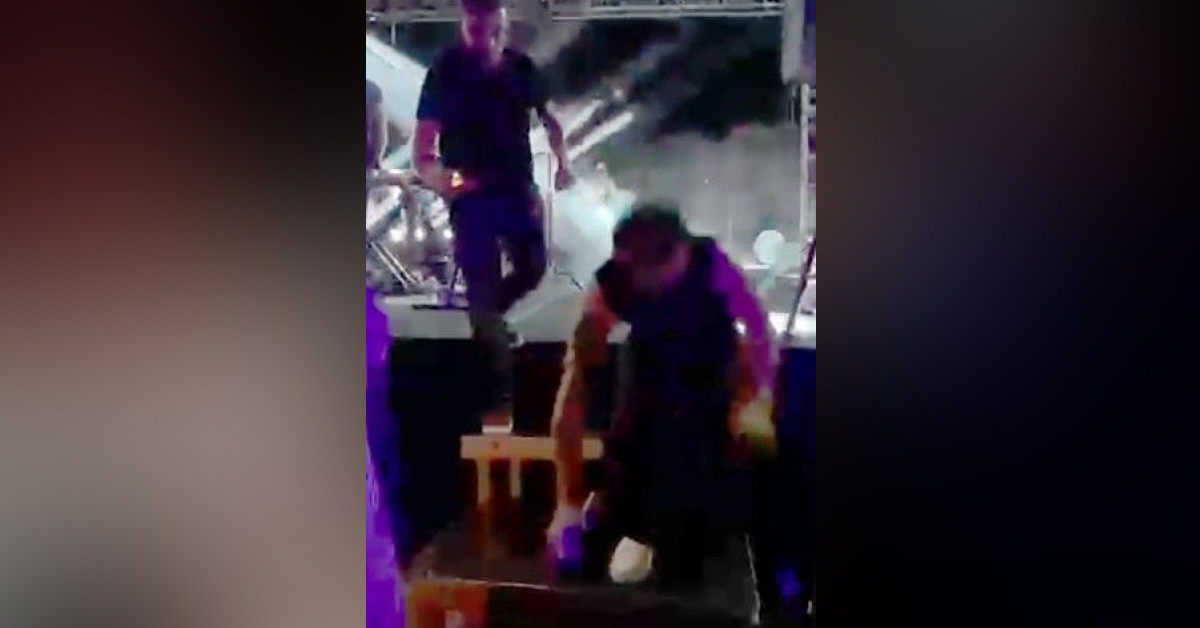 Şarkılarıyla büyüledi