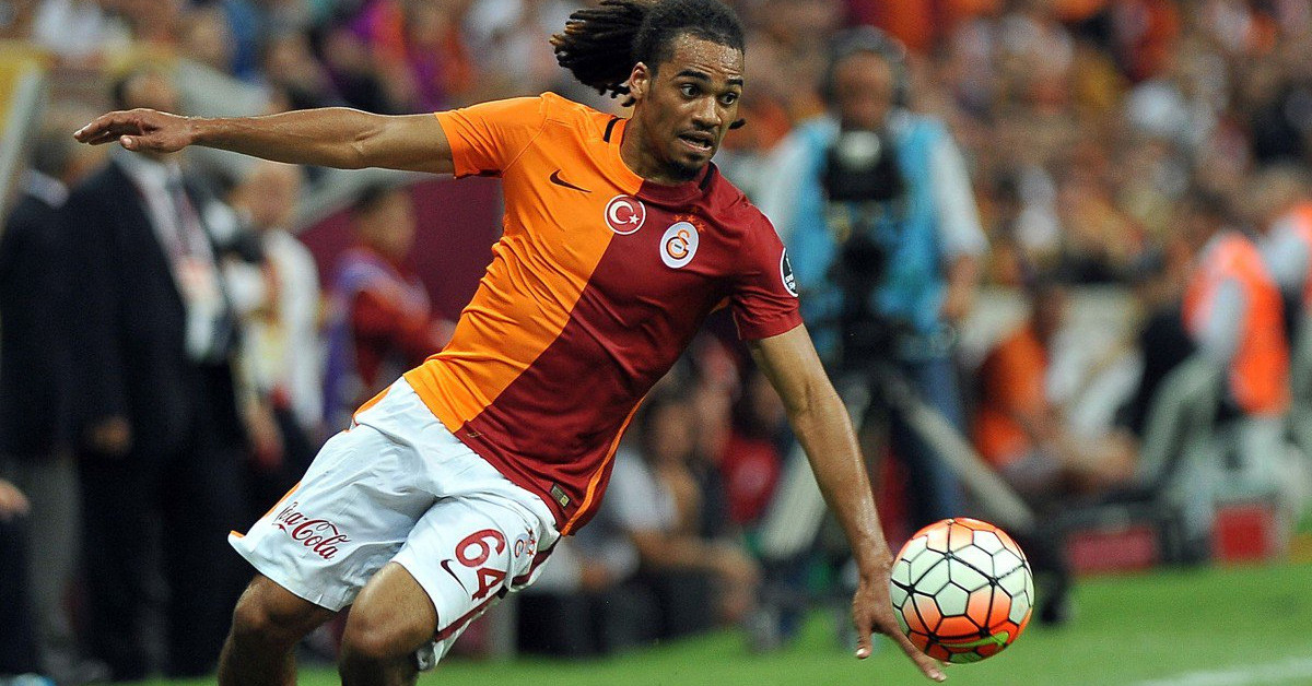 HANGİ MEVKİDE OYNAMAKTADIR?