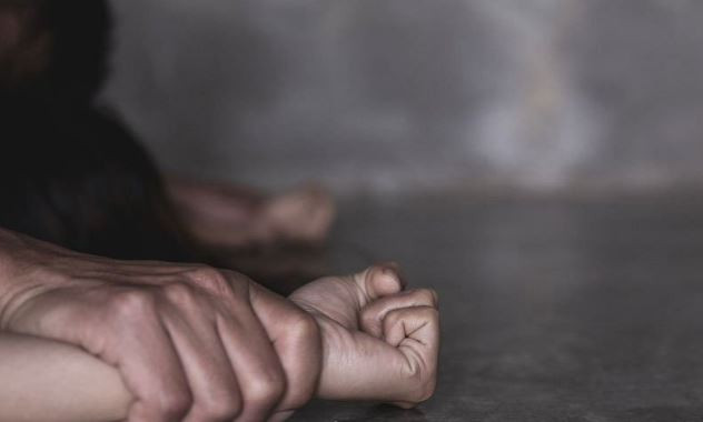 MOTORSİKLETE ZORLA BİNDİRDİ