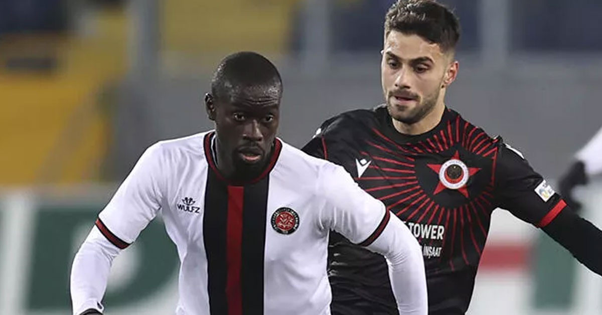 Son olarak Trabzonspor forması giymişti