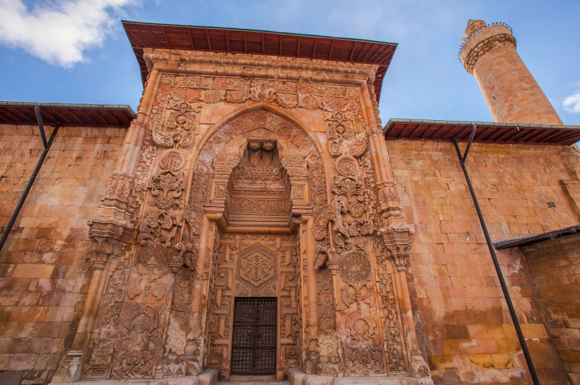 8. DİVRİĞİ ULU CAMİİ VE DARÜŞŞİFASI, SİVAS