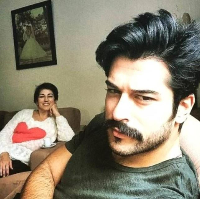 Burak Özçivit ve Annesi