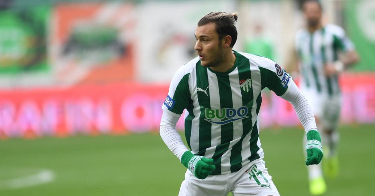 HANGİ TAKIMLARDA OYNADI?