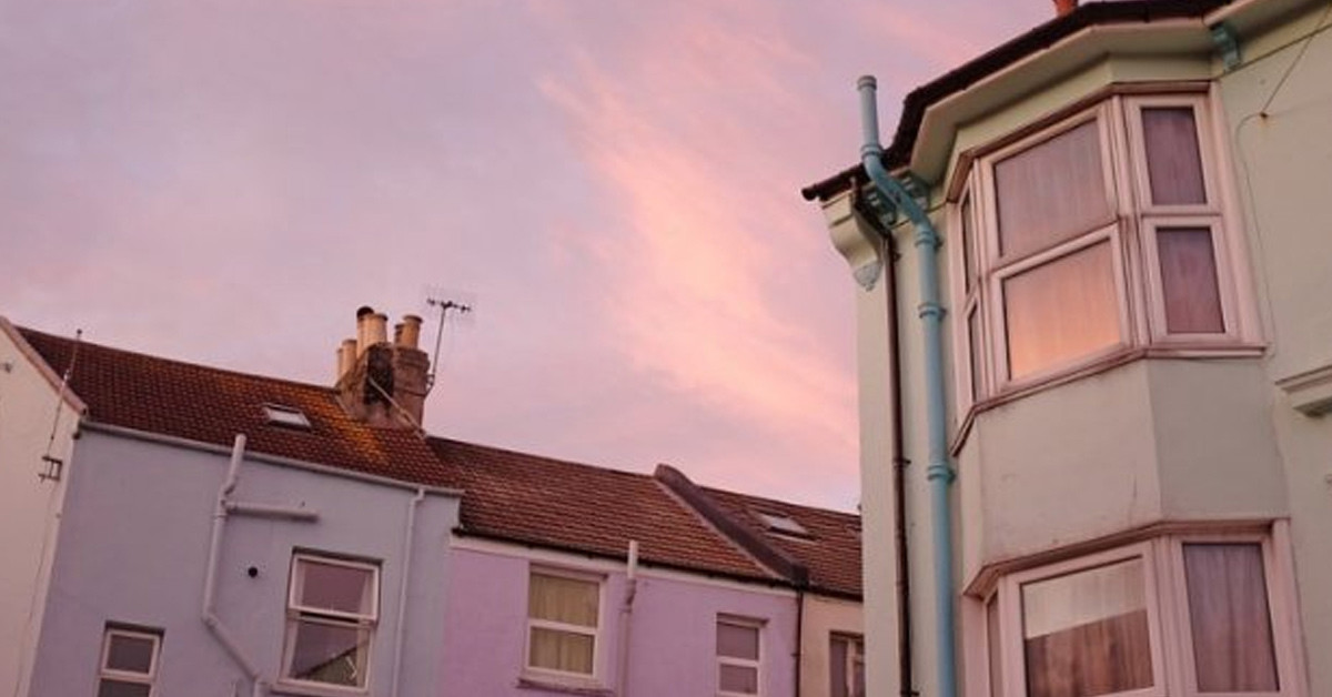 Duvarlarda sembol yazıları vardı 