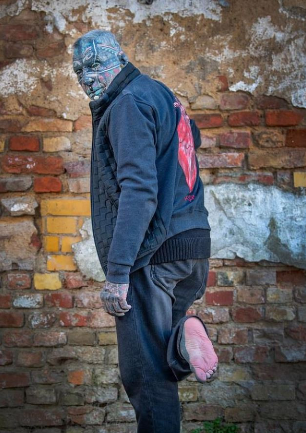 SADECE AYAK TABANINDA DÖVMESİ YOK