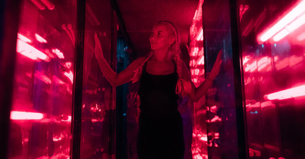 Çıplak erkek uşak aranıyor