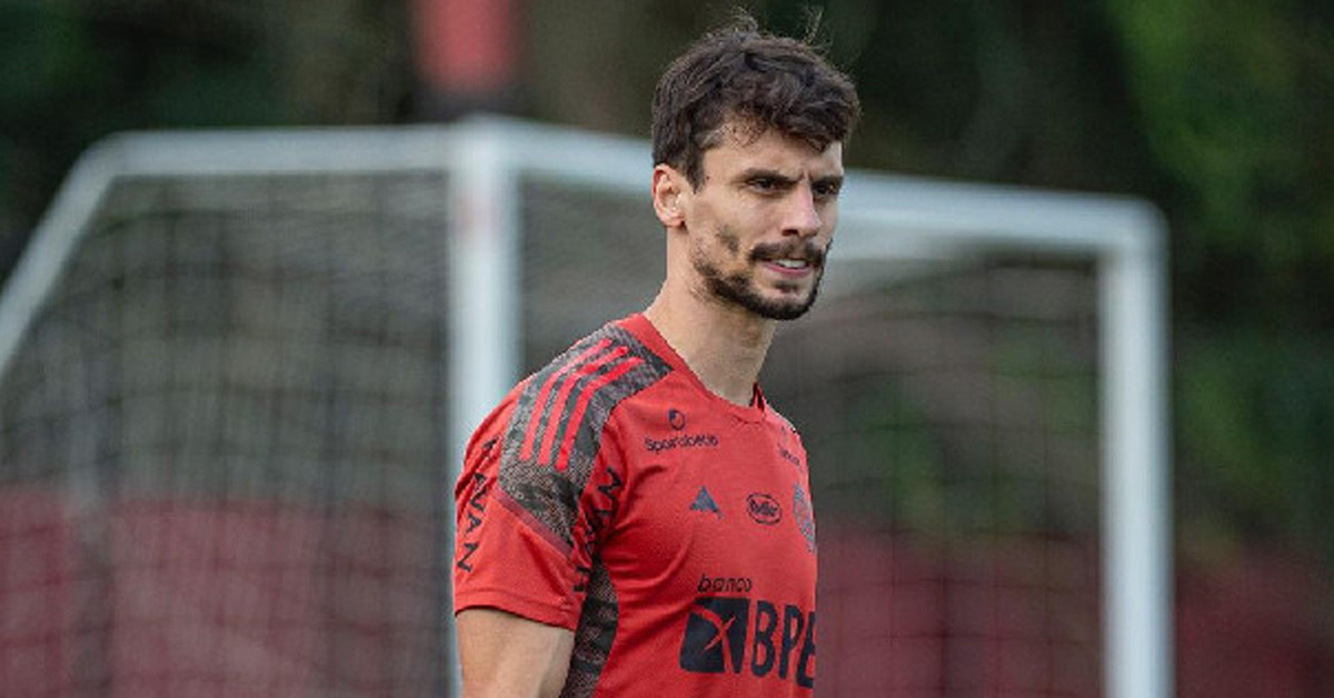 HANGİ MEVKİDE OYNUYOR?