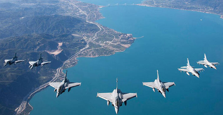 İSRAİL YUNAN PİLOTLARI EĞİTECEK 