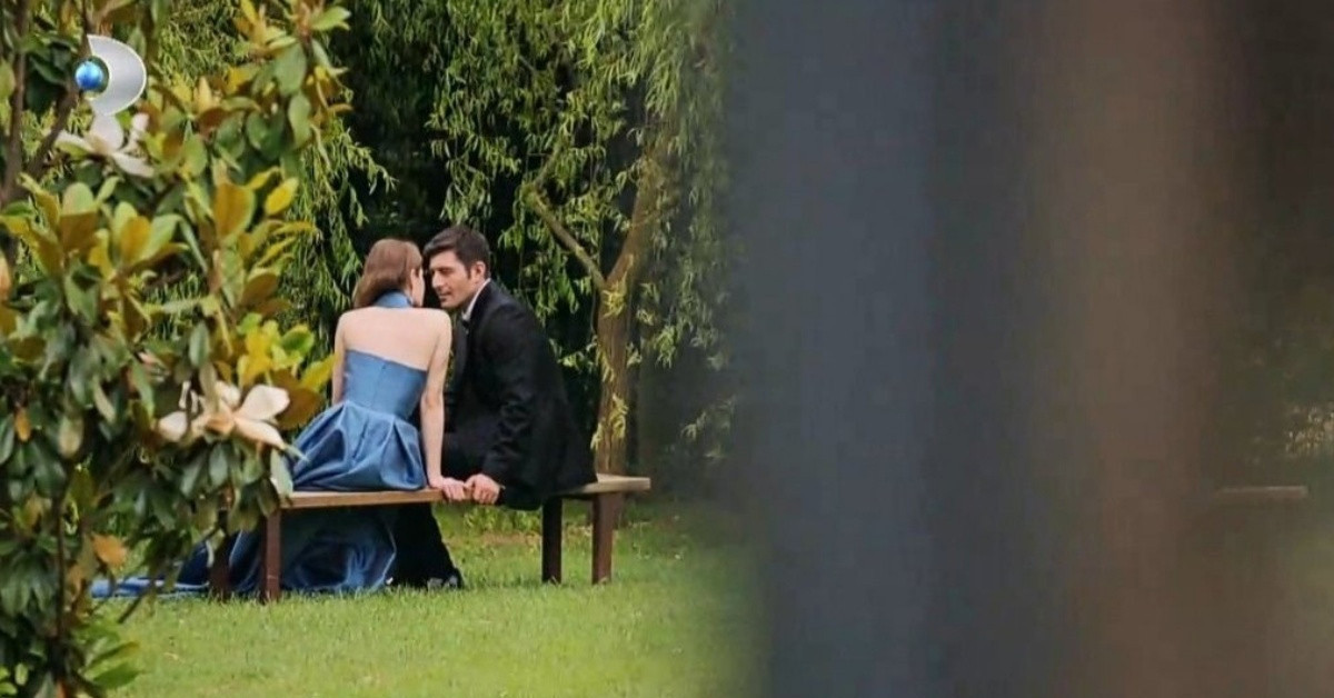 Öpüşürken yakalandı 