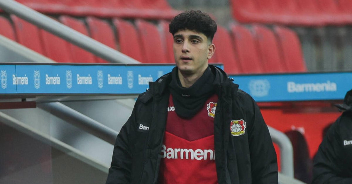 HANGİ MEVKİDE OYNUYOR?