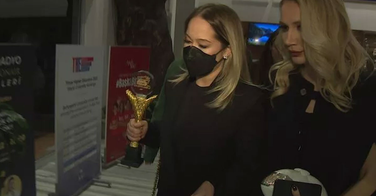 AYAKTA DURMAKTA ZORLANDI