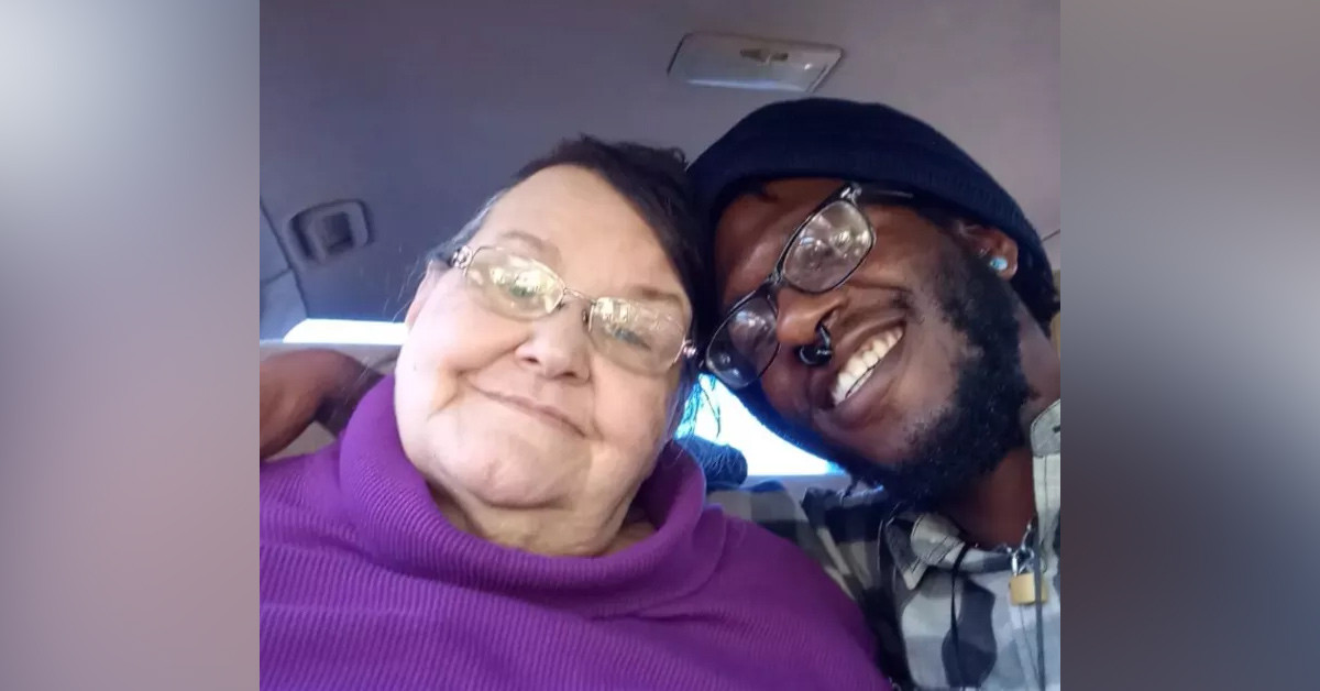 Karısını boşadı