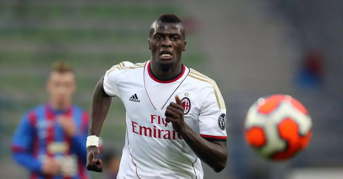 M'Baye Niang Hangi Mevkide Oynuyor?