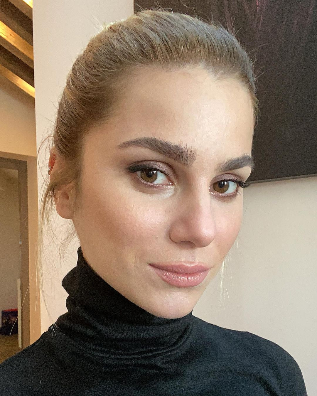 Nazlı Kayı Kimdir?