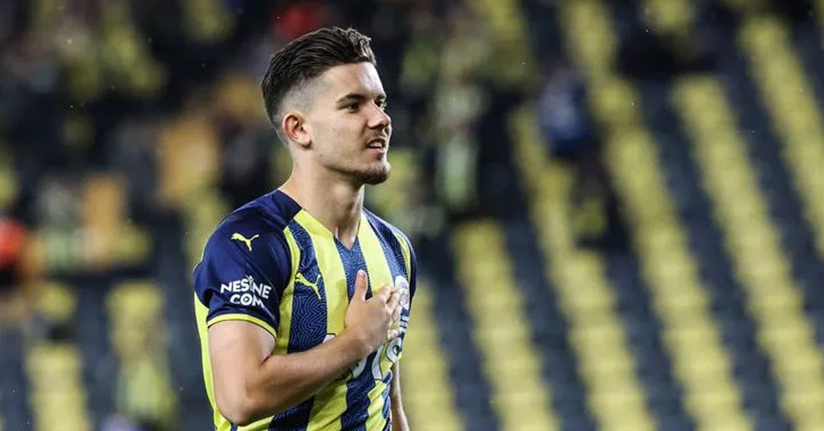 Hangi mevkide oynuyor?