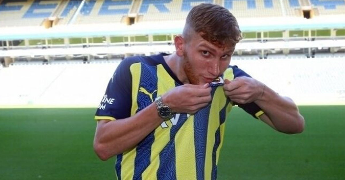 Genç oyuncuyu gözlerine kestirdiler