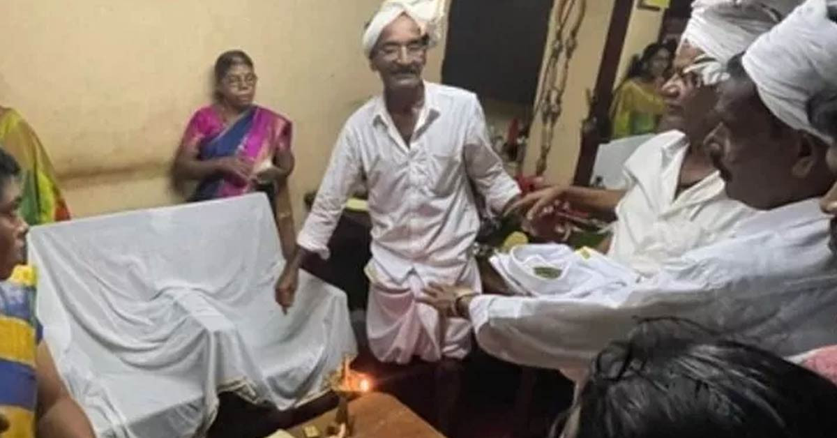 Kıyafetleri evlendirildi