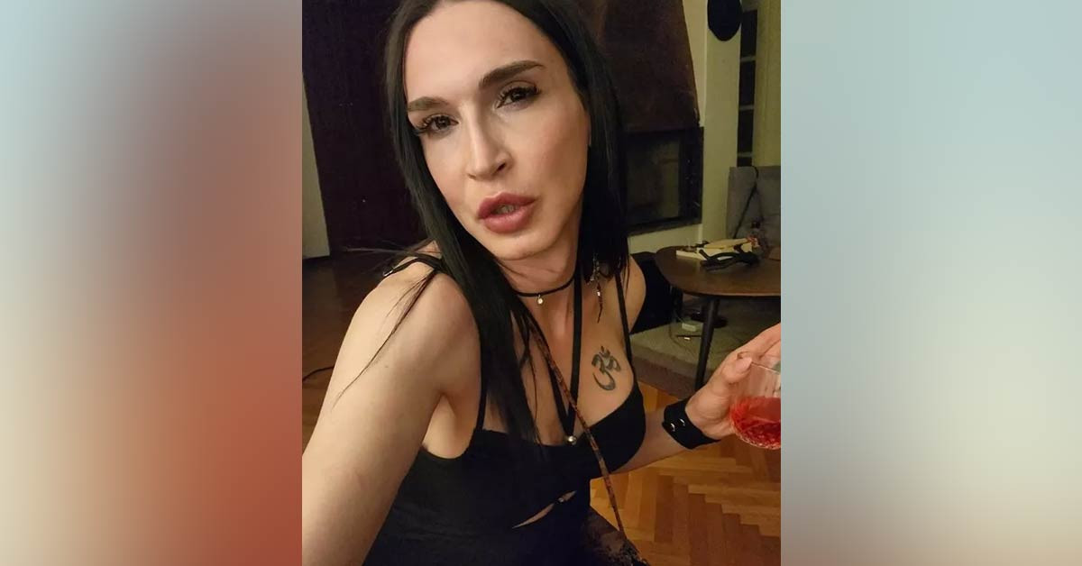 Trans olduğunu açıkladı