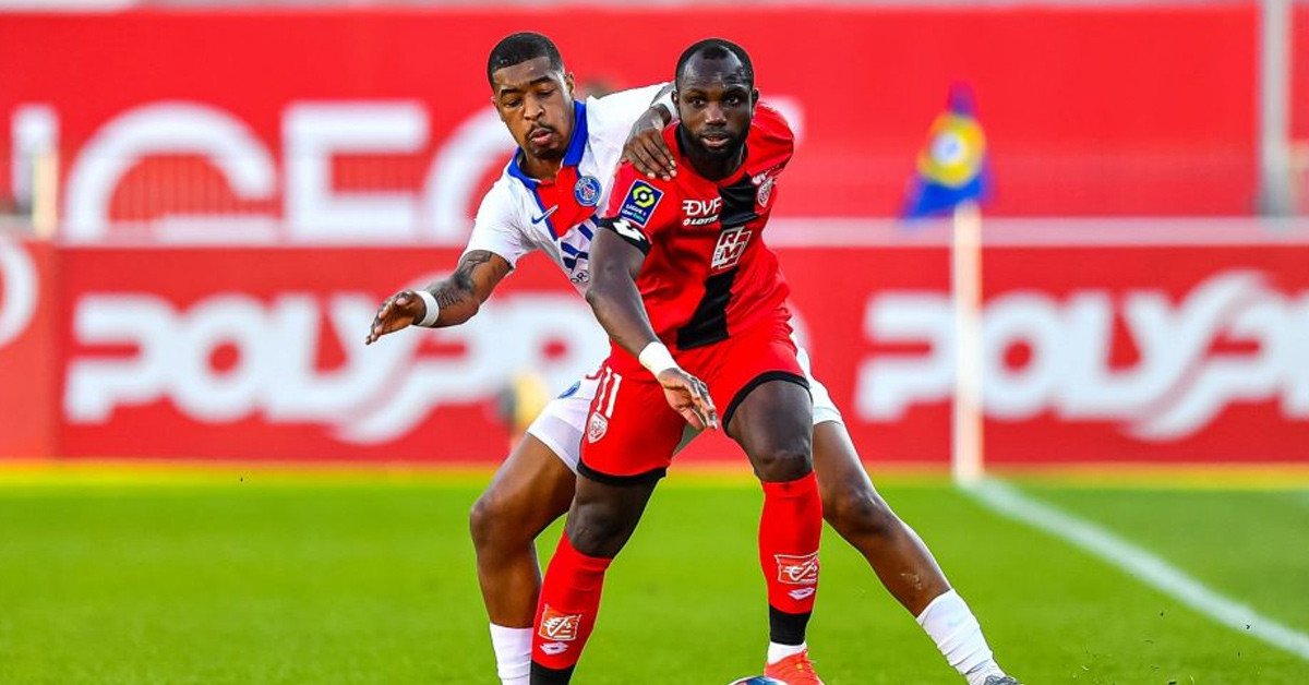 HANGİ MEVKİDE OYNUYOR?