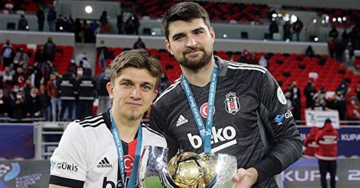 Çok yönlü oynuyor