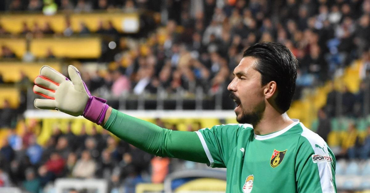 Hangi mevkide oynuyor?