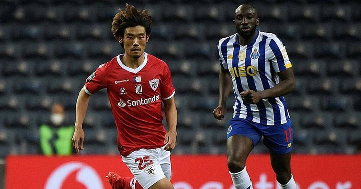 Fenerbahçe'nin futbolcunun kulübü Santa Clara ile temasa geçtiği belirtildi.