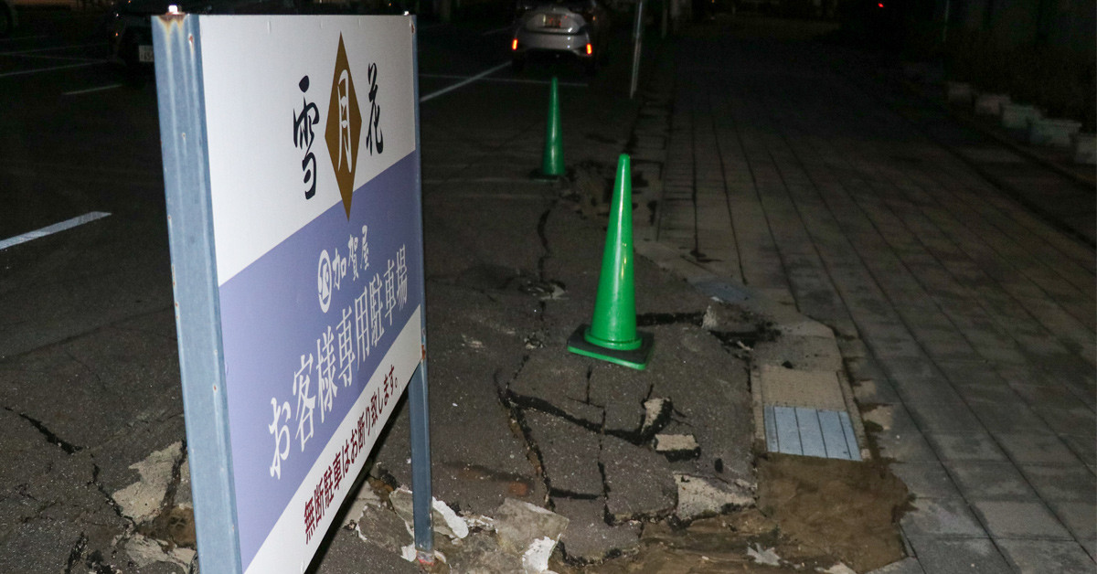 Japonya'da art arda depremler meydana geldi