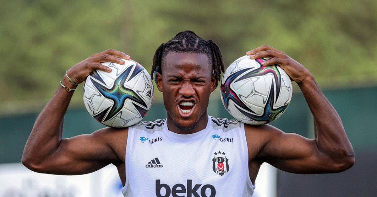 HANGİ MEVKİDE OYNAMAKTADIR?