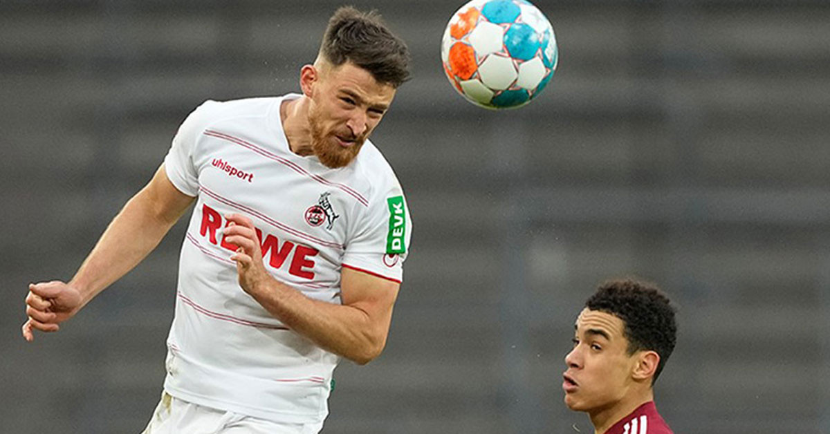 On numara olarak oynuyor