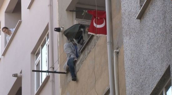 POLİS, KORONAVİRÜSÜ UMURSAMAYANLARI DEFALARCA UYARDI