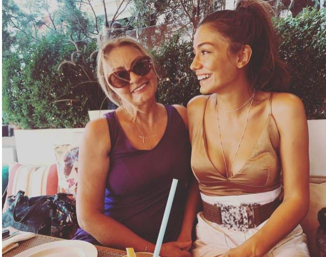 Demet Özdemir annesi Ayşen Yener