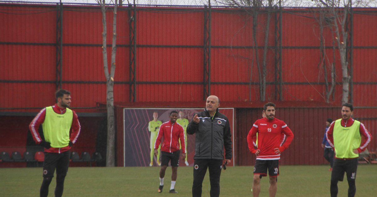 Bursaspor'un Teknik Direktörü Özcan Bizati Kaç Yaşındadır?