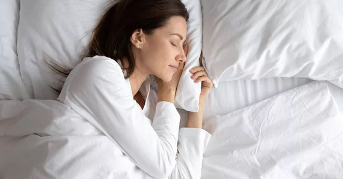 Yastığın altına koydu