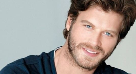 Kıvanç Tatlıtuğ - Annesi Boşnak Göçmeni Edirneli, Babası İse Adanalı