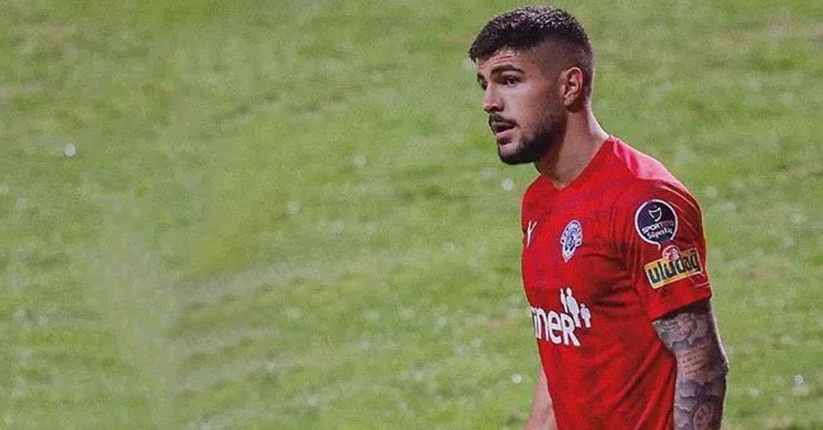 Hangi takımda oynuyor?