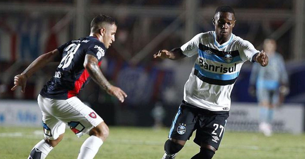 Hangi mevkide oynuyor?