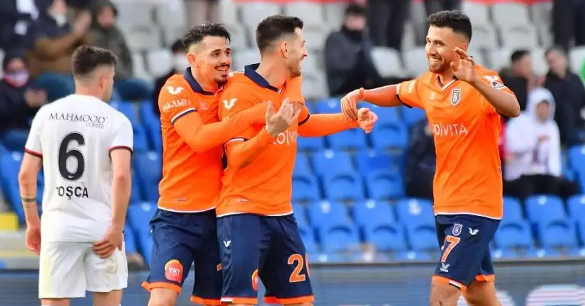 Hangi takımda oynuyor?