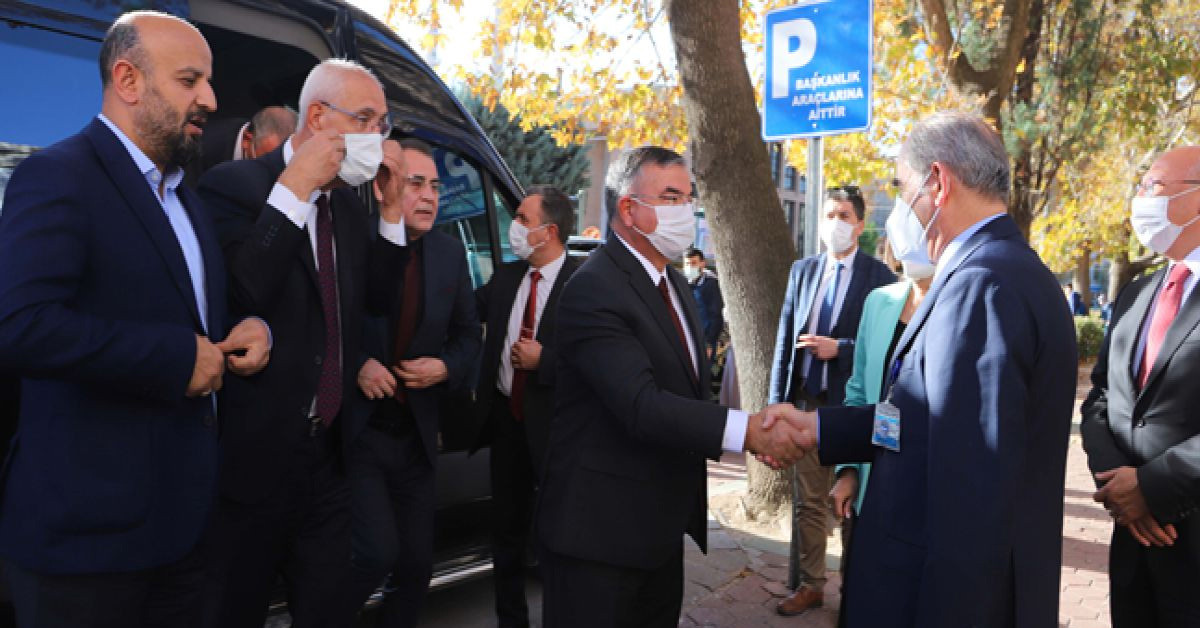 İSMET YILMAZ EVLİ Mİ?