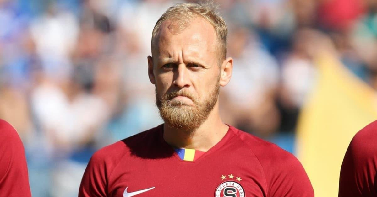 HANGİ MEVKİDE OYNUYOR?